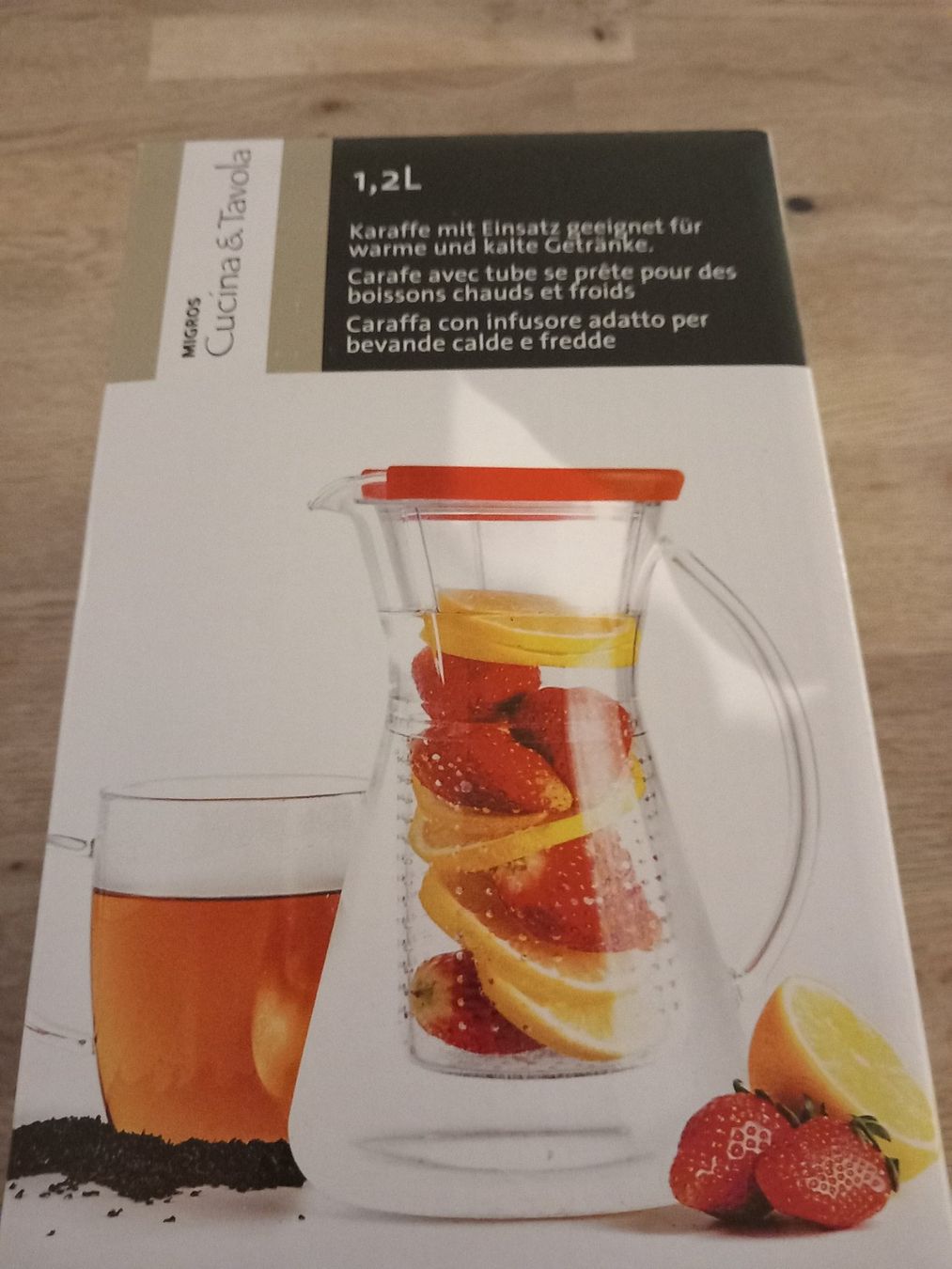 Caraffe: Glaskaraffe 1.2L mit Fruchteinsatz, – Nuovo e nell'imballaggio originale da Thun venduto da Beas-Allerlei