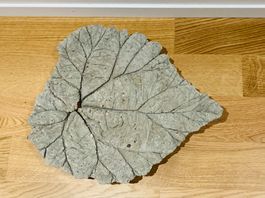 Dekoschale in Blattform aus Beton