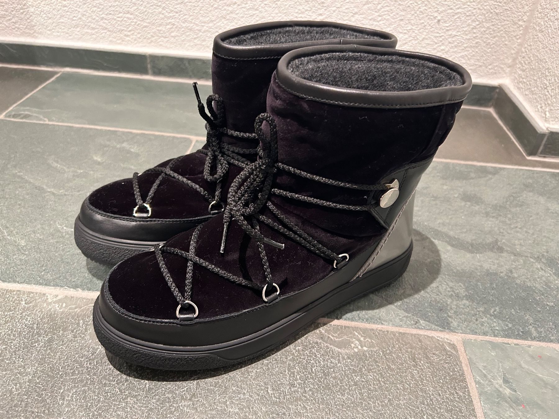 Moncler Scarpe da donna: Stiefeletten – Nuovo e nell'imballaggio originale da Schindellegi venduto da nat_xfx6 1
