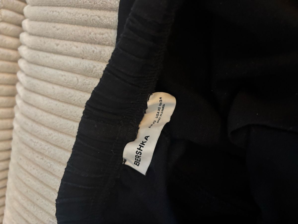 Bershka Pantaloni: Leinenhose Bershka Gr. XS schwarz  – Usato da Kloten venduto da DianaH1990 1