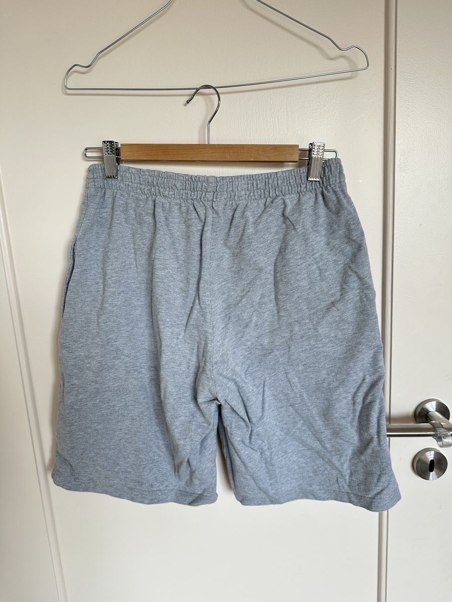 Brandy Melville Pantalons: Brandy Melville Grey Shorts  – D'occasion à Orvin par mboder 2