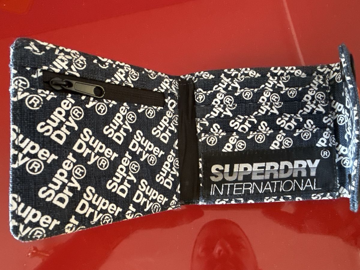 Portefeuilles: Porte feuille superdry en tissus  – D'occasion à Genève par fat_8jwz 2