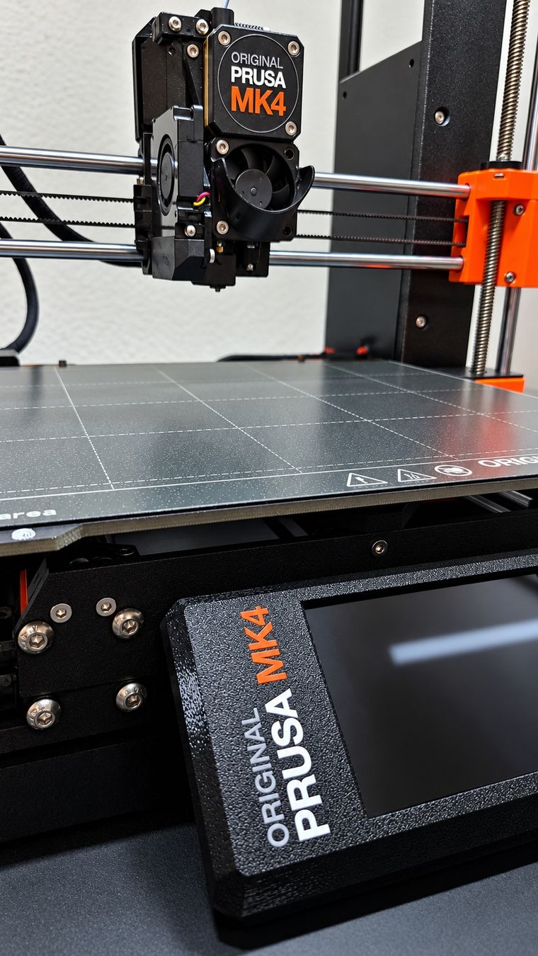 Prusa Stampanti 3D: PRUSA MK4 mit Gehäuse und Filter – Usato da Langnau i. E. venduto da koebu01 1
