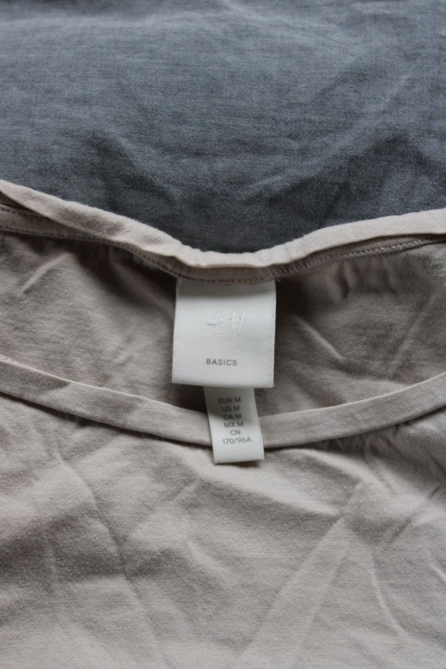 H&M T-shirt: Schlichtes Beiges Shirt – Usato da Hombrechtikon venduto da lehnerrr 2