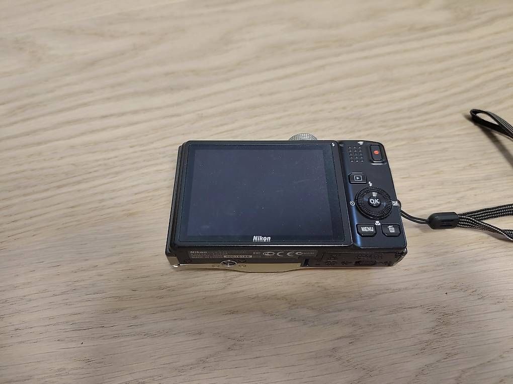 Nikon Kamera: Nikon COOLPIX S8200 Kamera silber – Gebraucht aus Zürich von Unterstop 2