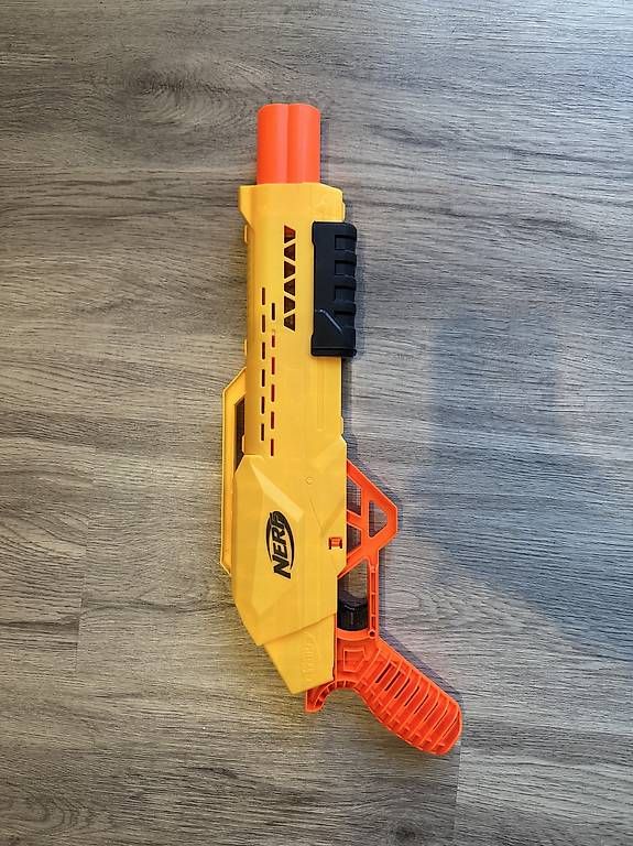 Giocattoli: Nerf Blaster Shotgun – Usato da Diessbach b. Büren venduto da kil_w6vl