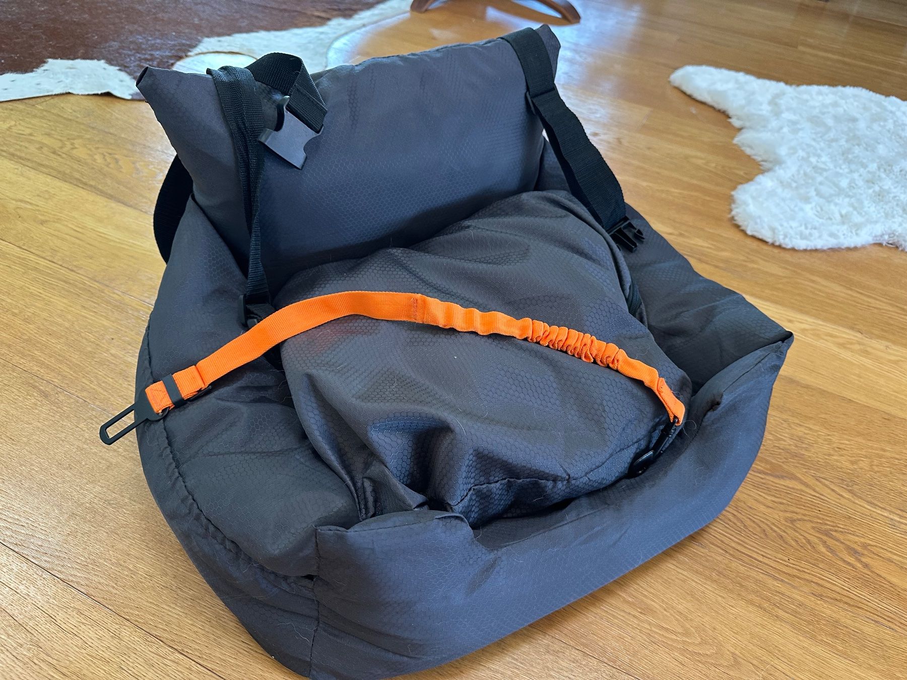 Cucce & Letti: Dog seat for car – Usato da Gingins venduto da see_s9xy