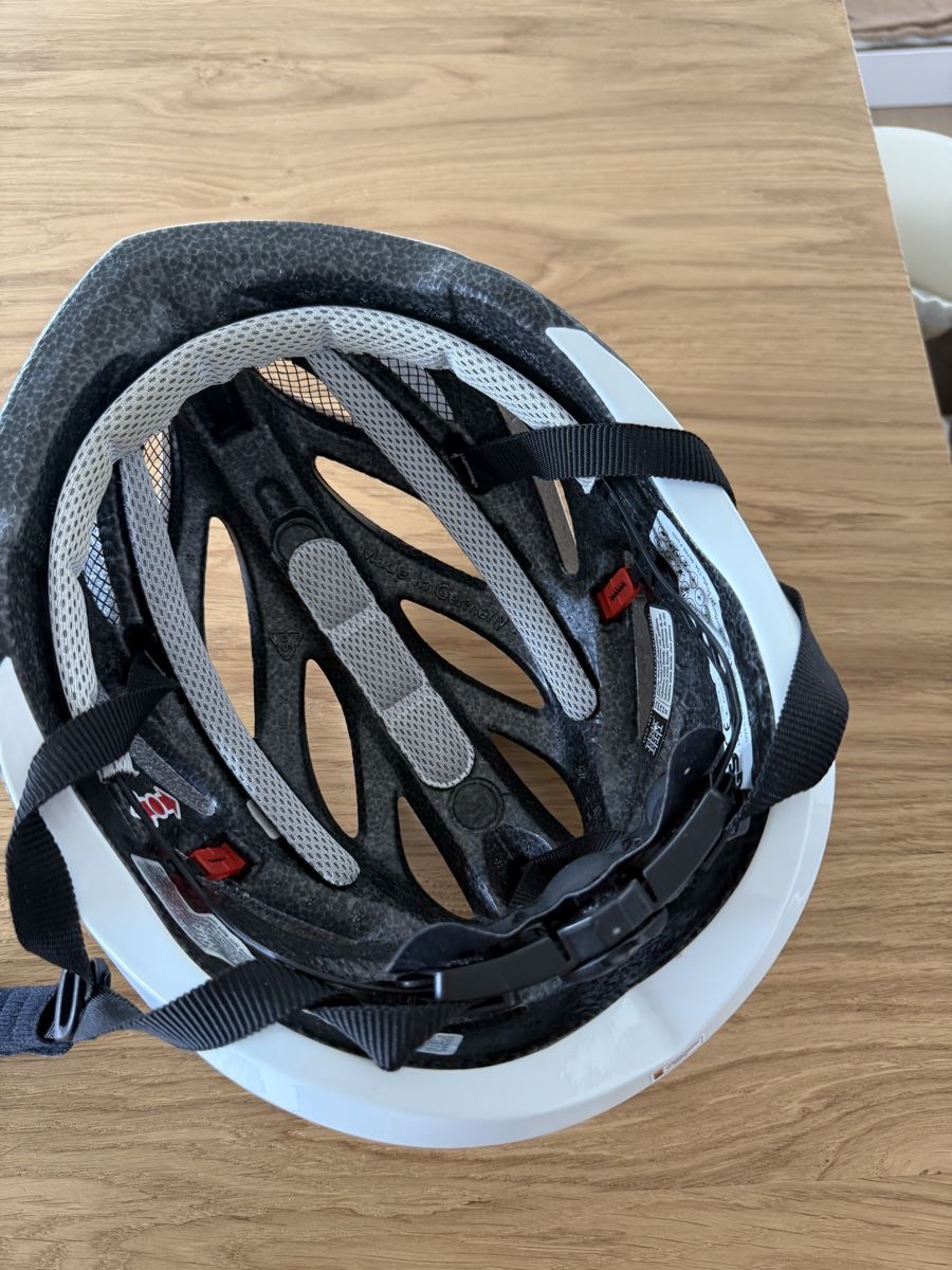 Uvex Helme: Uvex Velohelm weiss – Gebraucht aus Zürich von janni_jj12 2