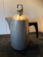SIGG Krug mit Trinkflasche aus Alu zum ineinander stecken.