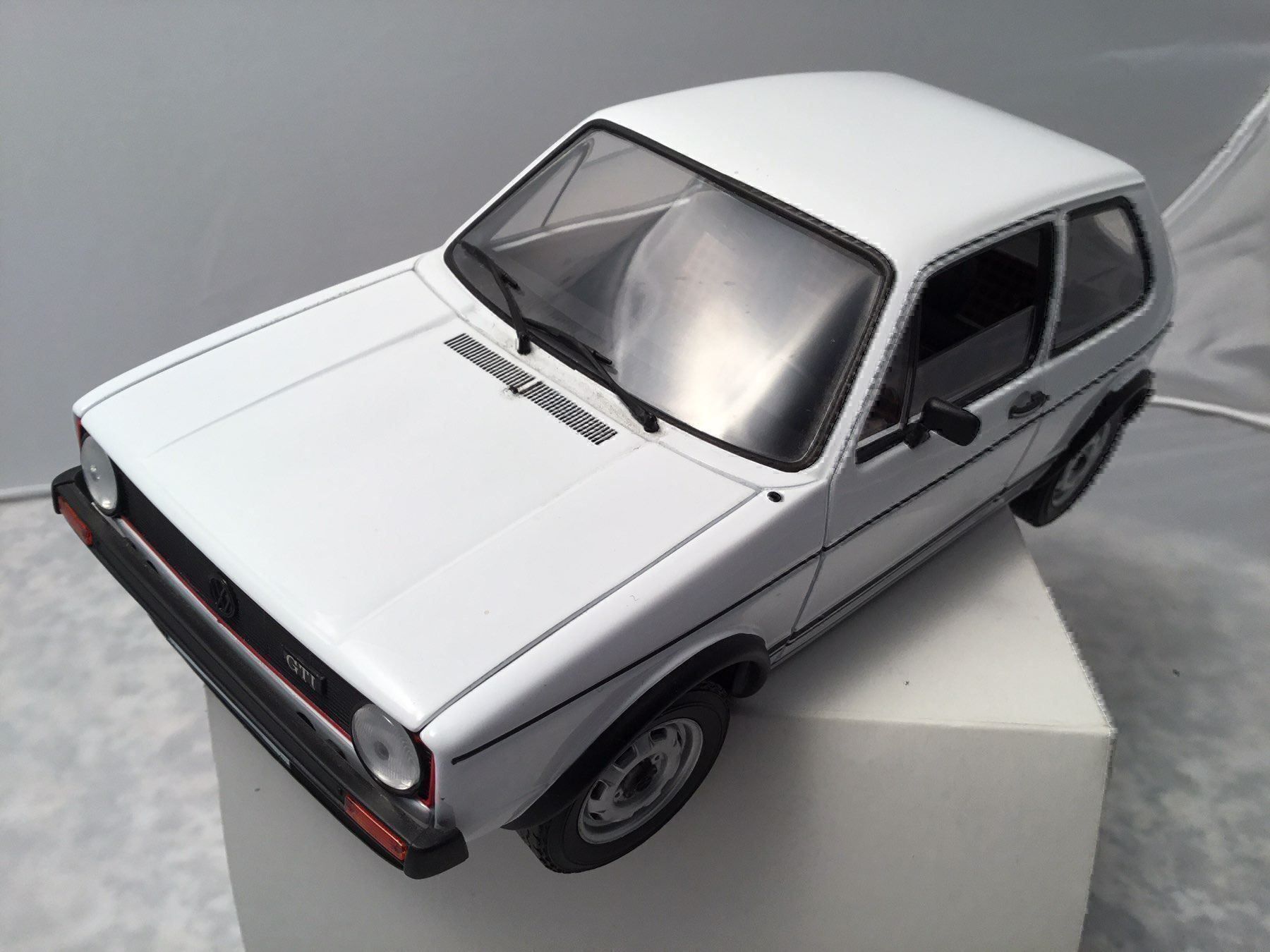 Volkswagen Modellini d'auto: VW Golf GTI Serie 1 – Nuovo e nell'imballaggio originale da Erlenbach im Simmental venduto da Model_box 4