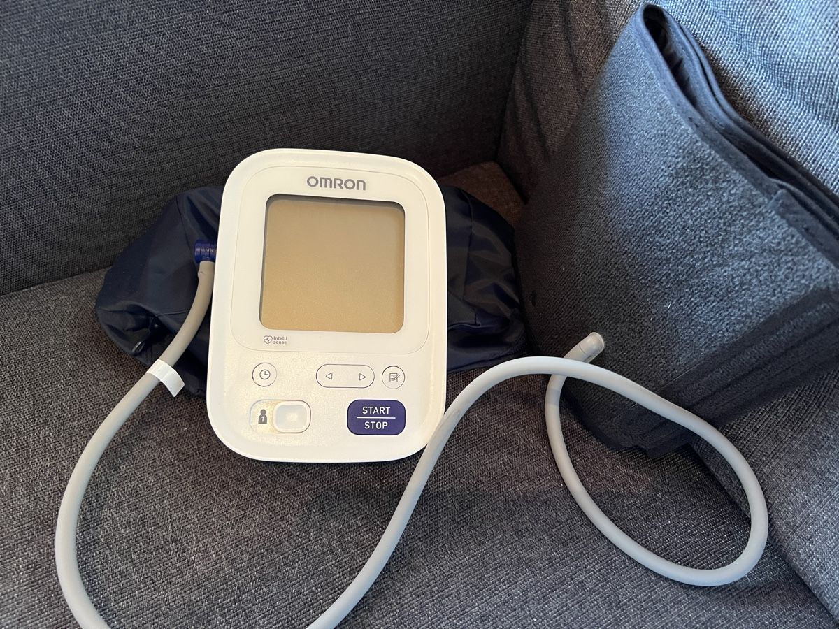 Omron Medizinische Geräte: Omron M3 Blutdruckmessgerät Oberarm  – Gebraucht aus Thun von Lara1976 1