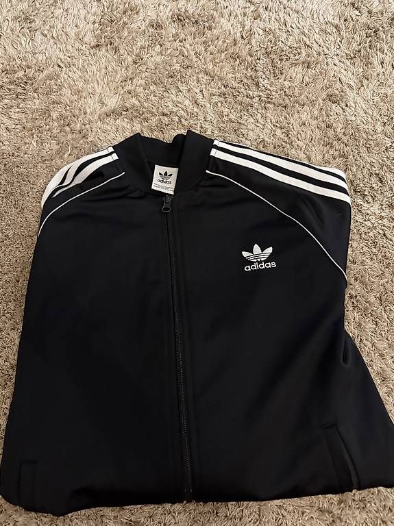 Vestes: Adidas Sweatjacke - schwarz – D'occasion à Wetzikon ZH par veysel71