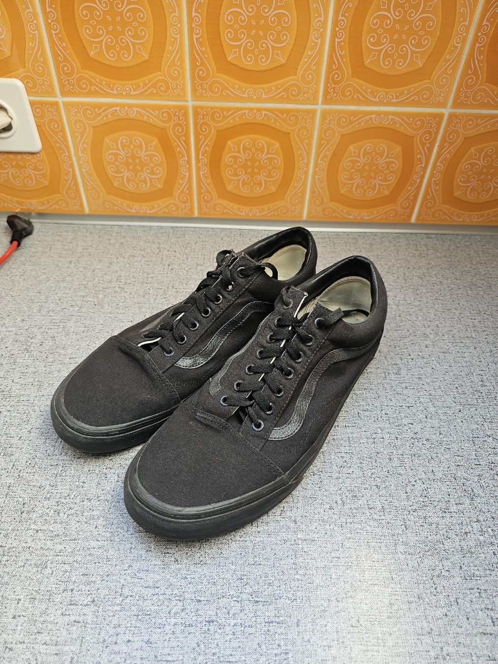 Vans Scarpe da uomo: Vans in schwarz – Usato da Siselen BE venduto da Janik_98