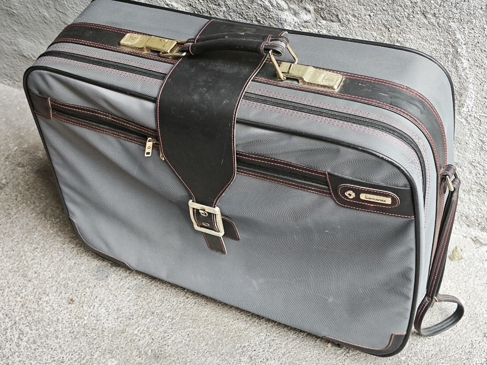 Samsonite Valigie: Samsonite Koffer Vintage grau mit Rollen – Usato da Zürich venduto da Waennae
