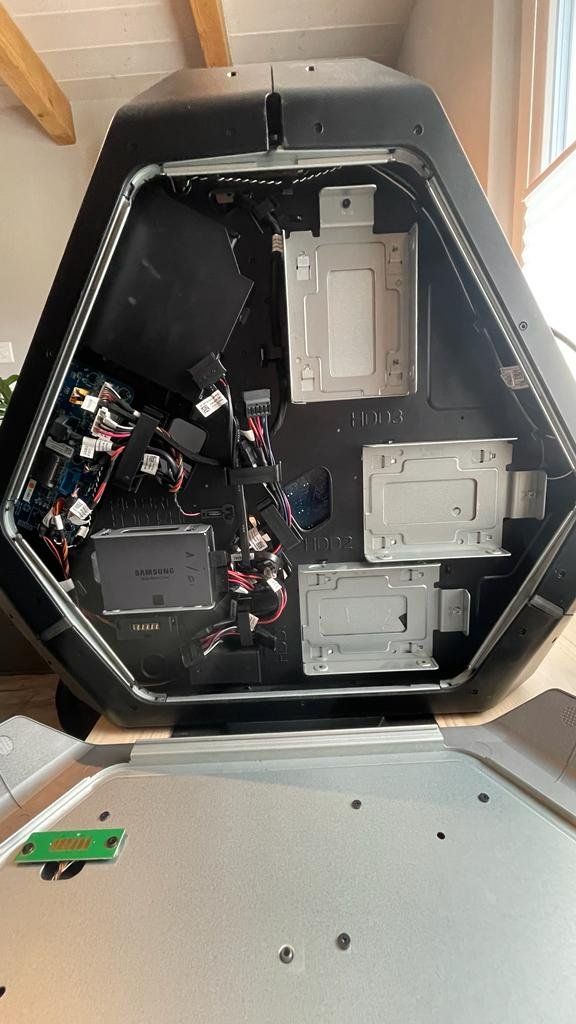 Alienware PCs: Alienware Area 51 R2 (Gaming-PC) – Gebraucht aus Frutigen von  4