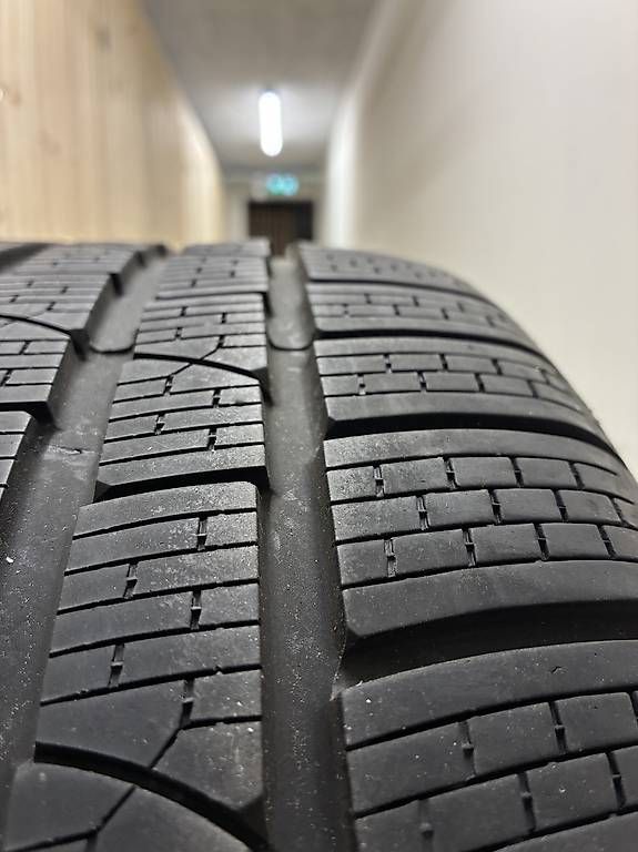 Sonstiges Schreiben & Zeichnen: Winterreifen Pirelli 255 35 19 – Gebraucht aus Neuenhof von Gt5.Performance_ 2
