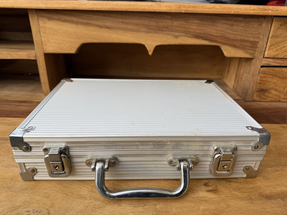 Giochi: Poker Set in Aluminium Case – Usato da Liebefeld venduto da Khampa 4