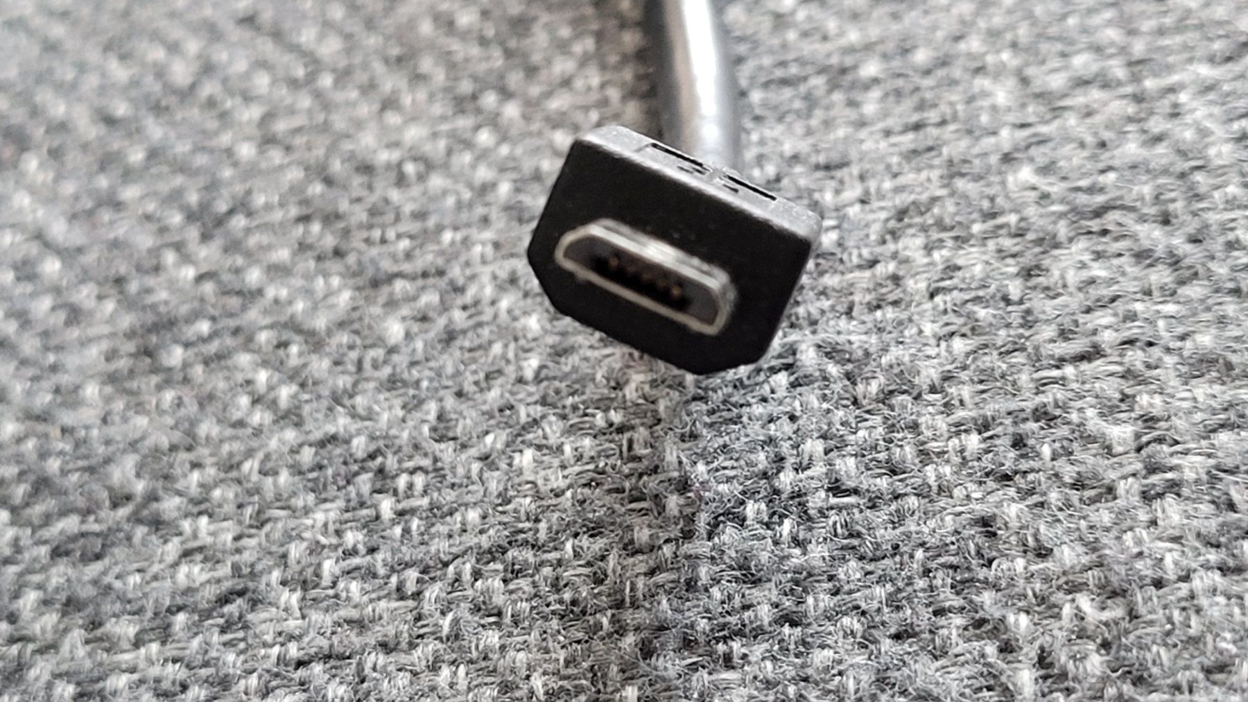 Cavi: Câble USB - micro 1m – Usato da Bionnens venduto da Meg011