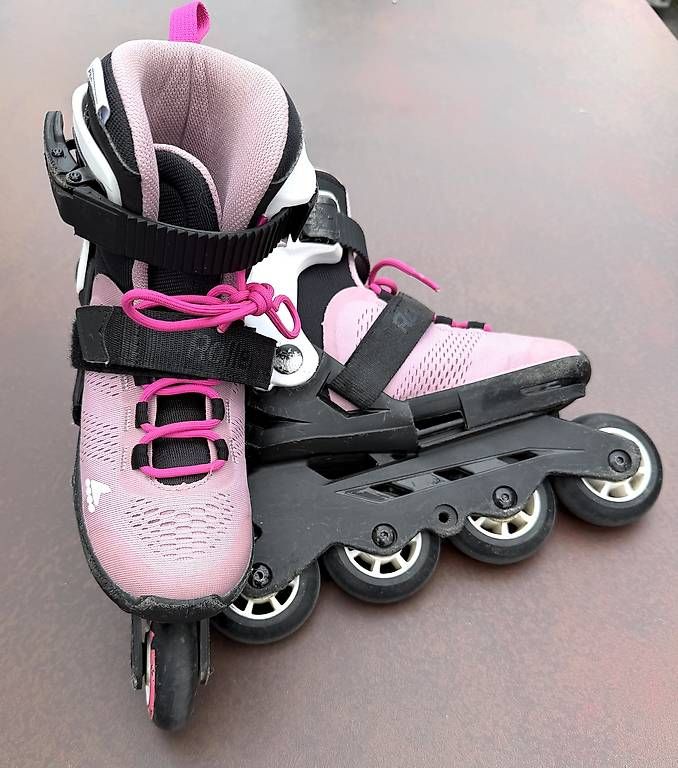 Pattini in linea & Pattini a rotelle: Rollerblade Verstellbar, Grösse 28-32 – Usato da Pfeffikon LU venduto da vog_2j6z 1