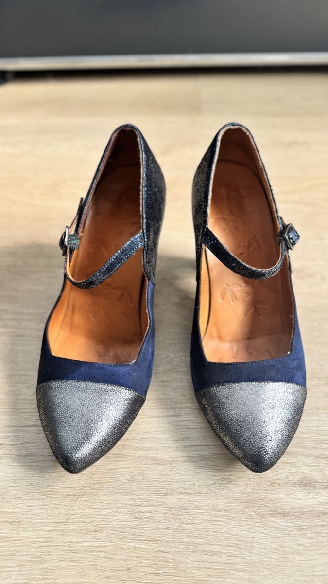 Chie Mihara Chaussures femmes: Chi Mihara Riemchen-Pumps, Grösse 37.5 – D'occasion à St. Niklausen LU par Ispaar 1