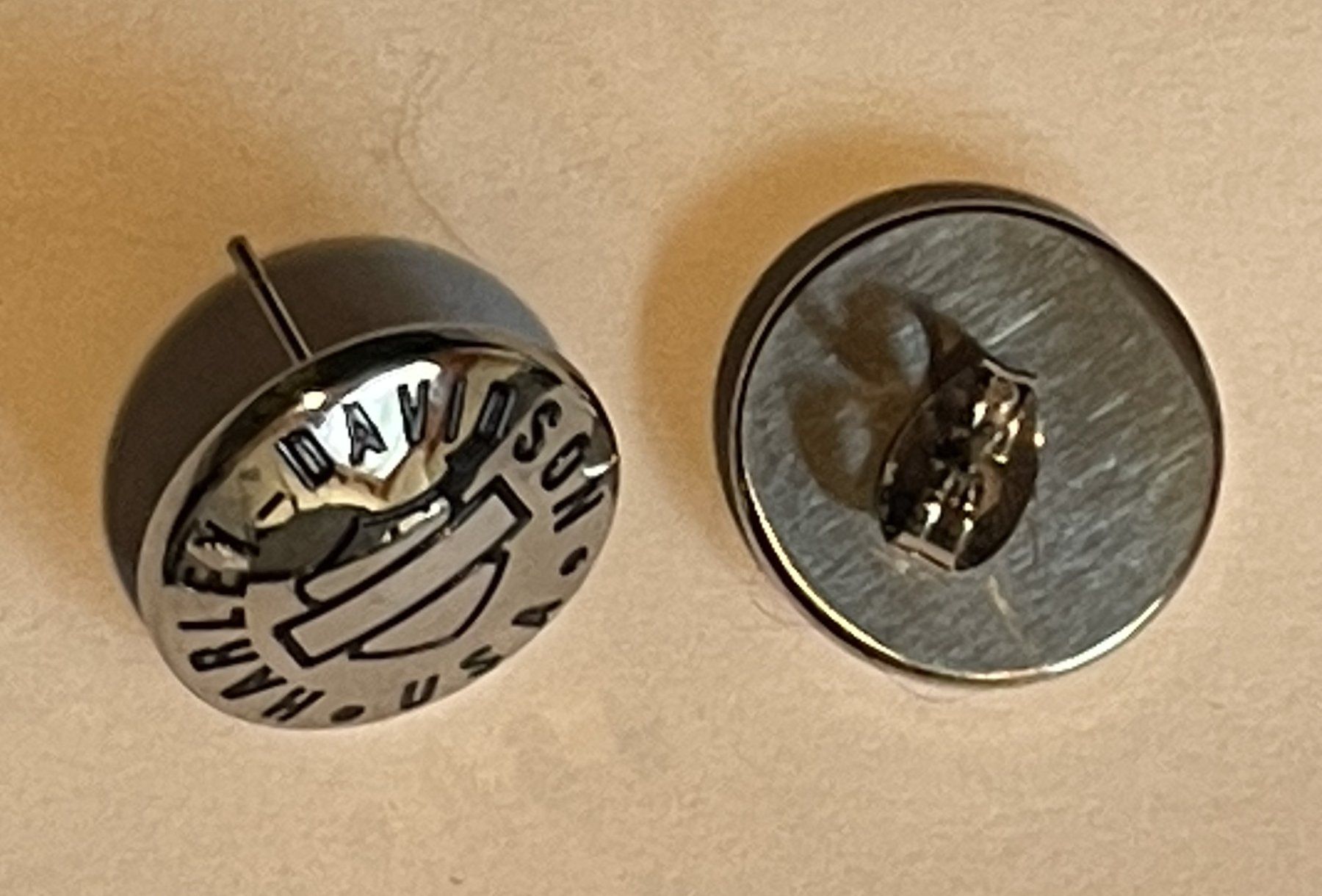 Boucles d'oreille: Harley Davidson - une paire de boucles d'oreilles - chrome – Neuf avec emballage d'origine à APPLES par az02