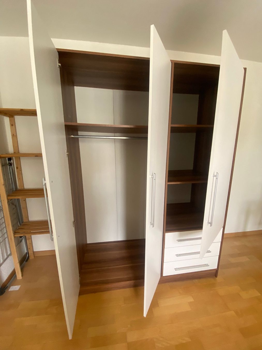 Schränke: Kleiderschrank – Gebraucht aus Zürich von Michelle0112 1