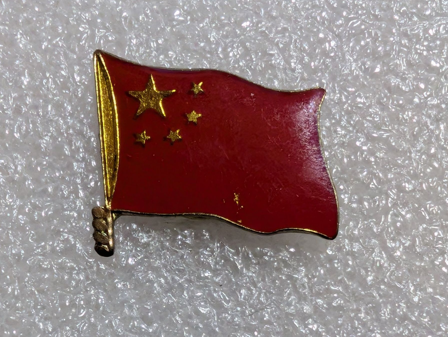 Placchette & Badge: Ansteckpin 253: Flagge – Usato da Oppligen venduto da Pin-Fall-Shop