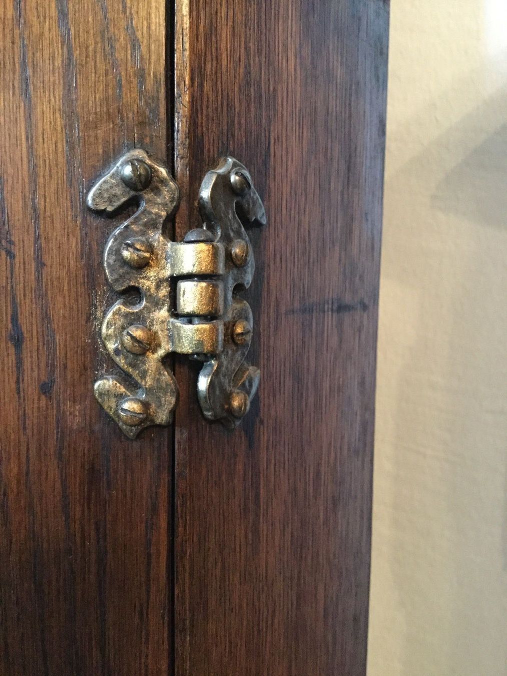 Articles en bois: Eckschrank mit Glasvitrine Tudor – D'occasion à Wallisellen par Lunajuanito 3