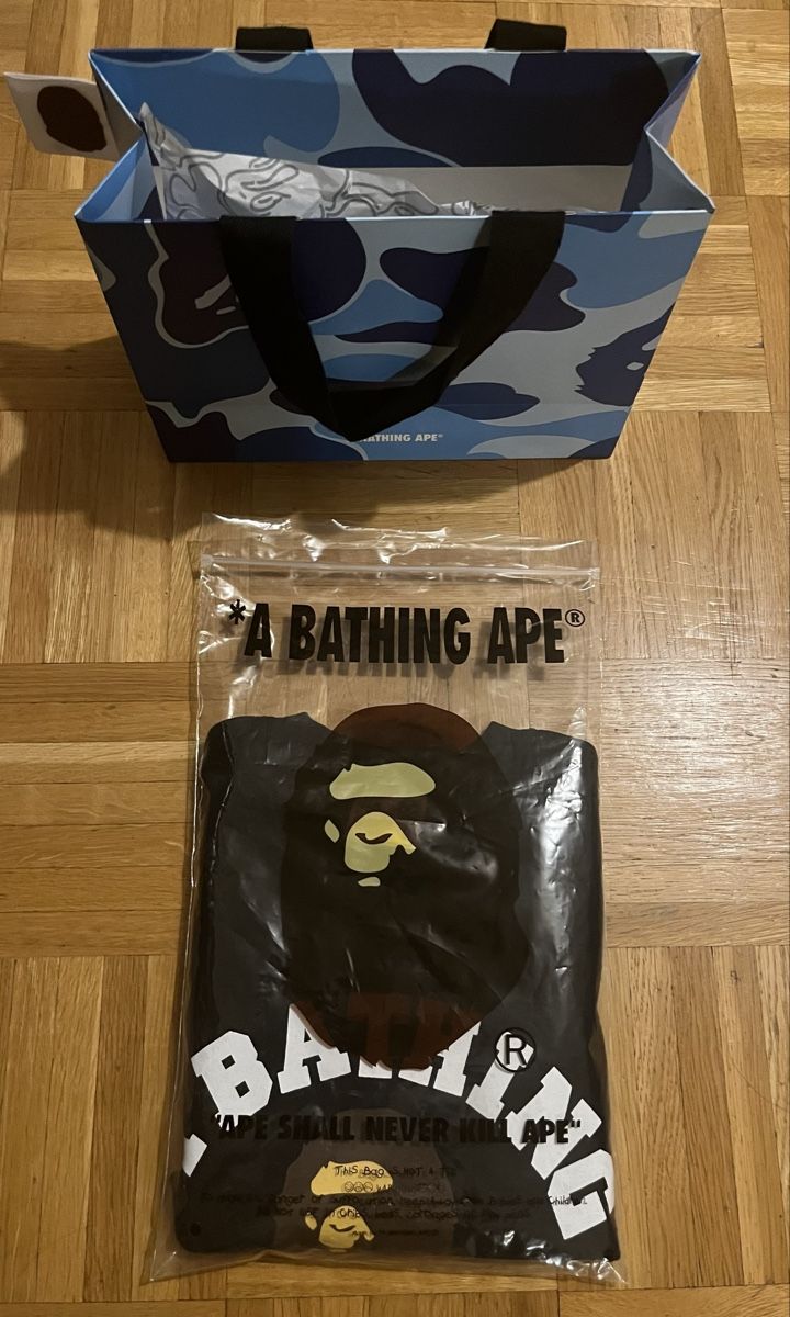 Bape T-shirt: T-shirt Bape  – Nuovo e nell'imballaggio originale da Genève venduto da IOD