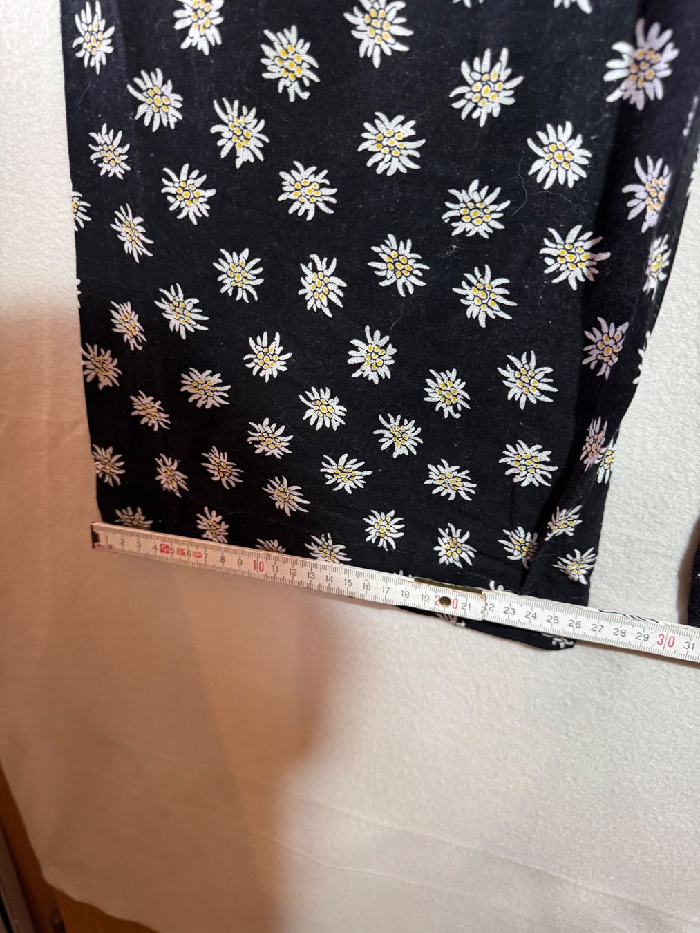 C&A Pantaloni: Stoffhose mit Edelweiss von C&A Gr. S – Usato da Grosswangen venduto da SALE_SALE_SALE 7