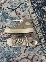 Beige leder converse