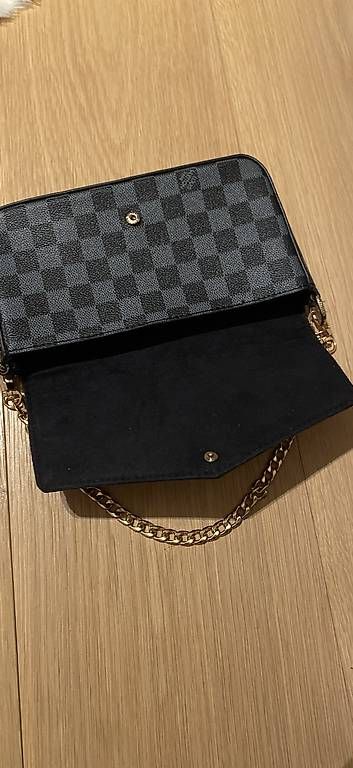 Taschen für Damen: Sac à main, pochette  – Neu und originalverpackt aus Areuse von Nic_wd9n 2