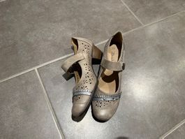 Bequeme Damen Schuhe Gr. 38, beige neuwertig