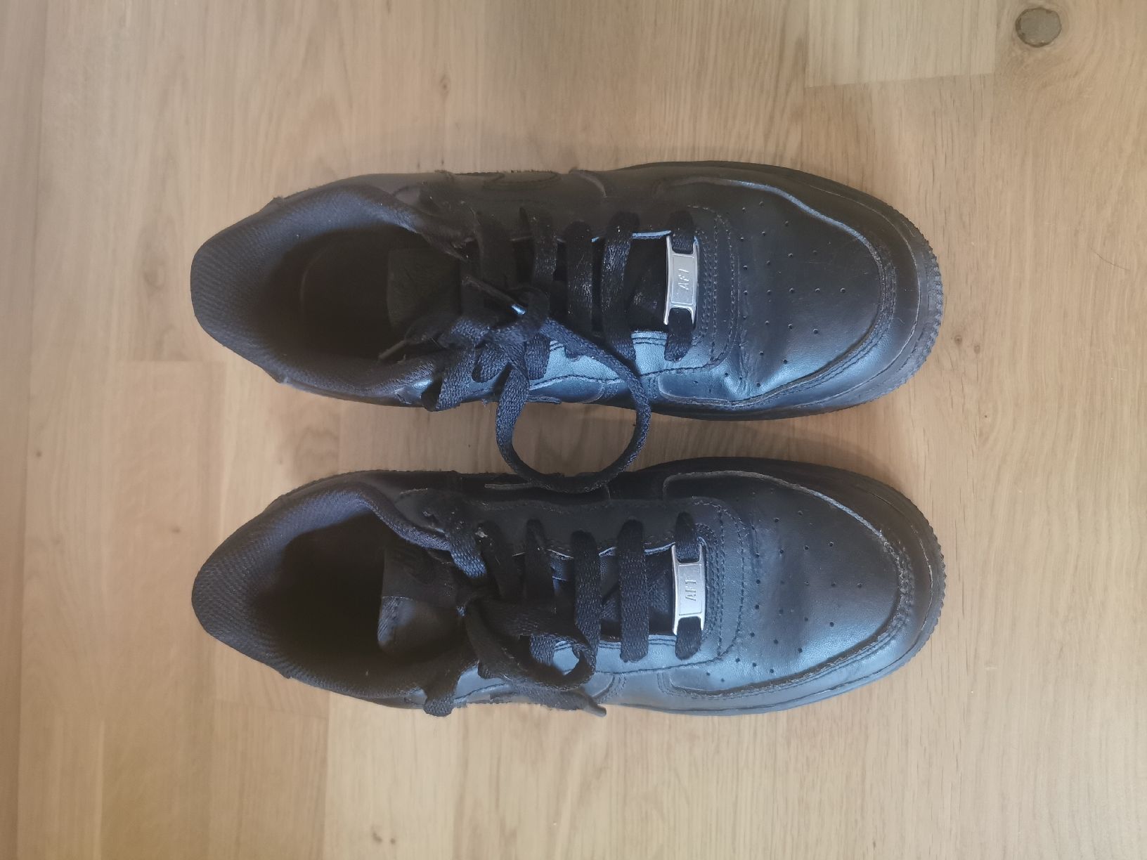 Nike Scarpe per ragazzi: Nike Air force 1 – Usato da Sempach venduto da .1SecondBrands. 1