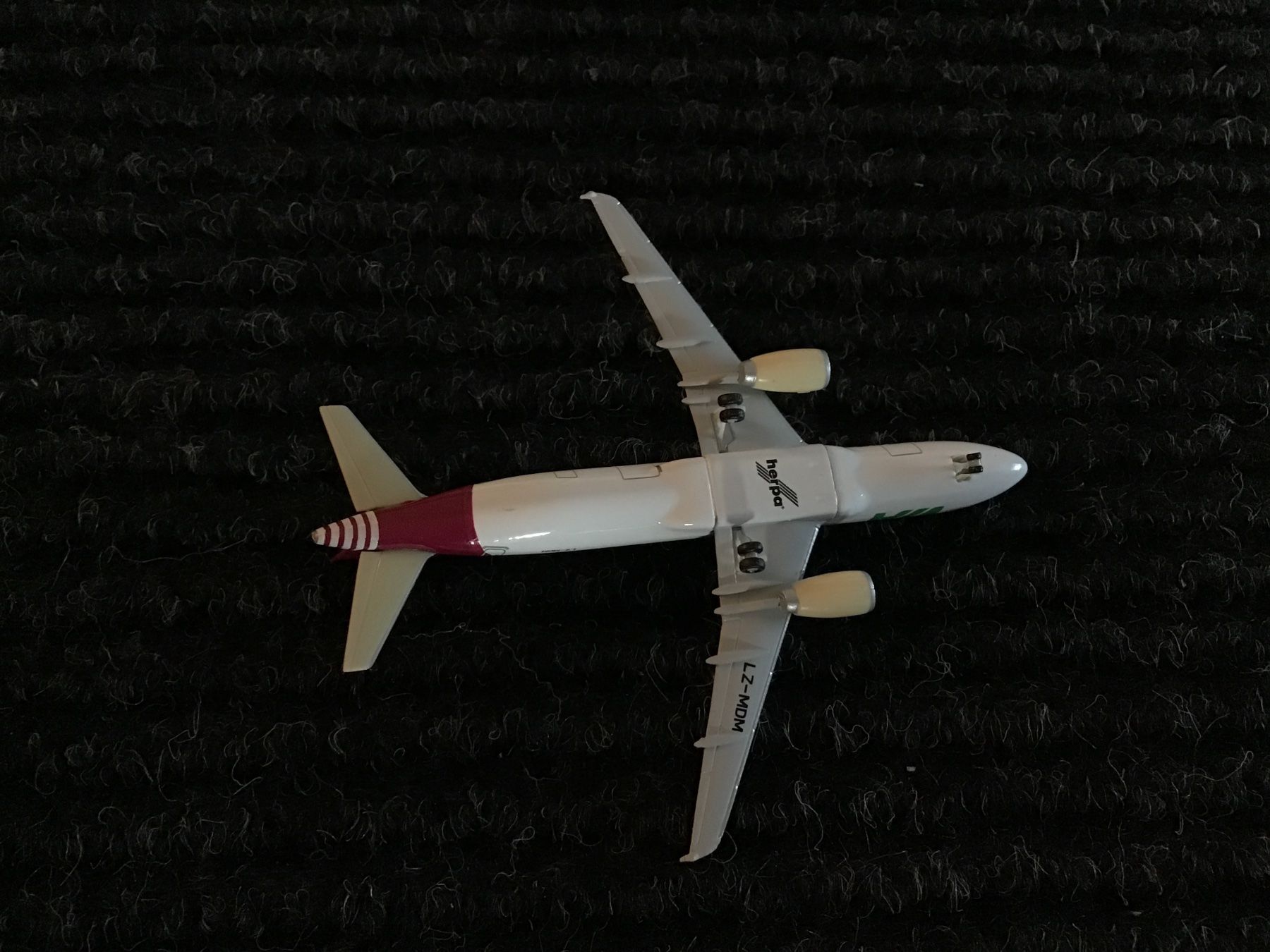 Herpa Kit di modellismo & Modellini statici: HERPA VIA AIRBUS  1/500 – Usato da Männedorf venduto da Modellbau-wyss 4