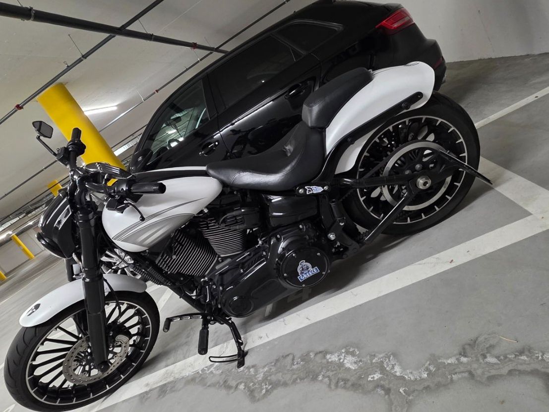 Harley-Davidson Chopper: Harley Davidson FXSB Breakout 103 – Gebraucht aus Höri von asp_9zk9 7