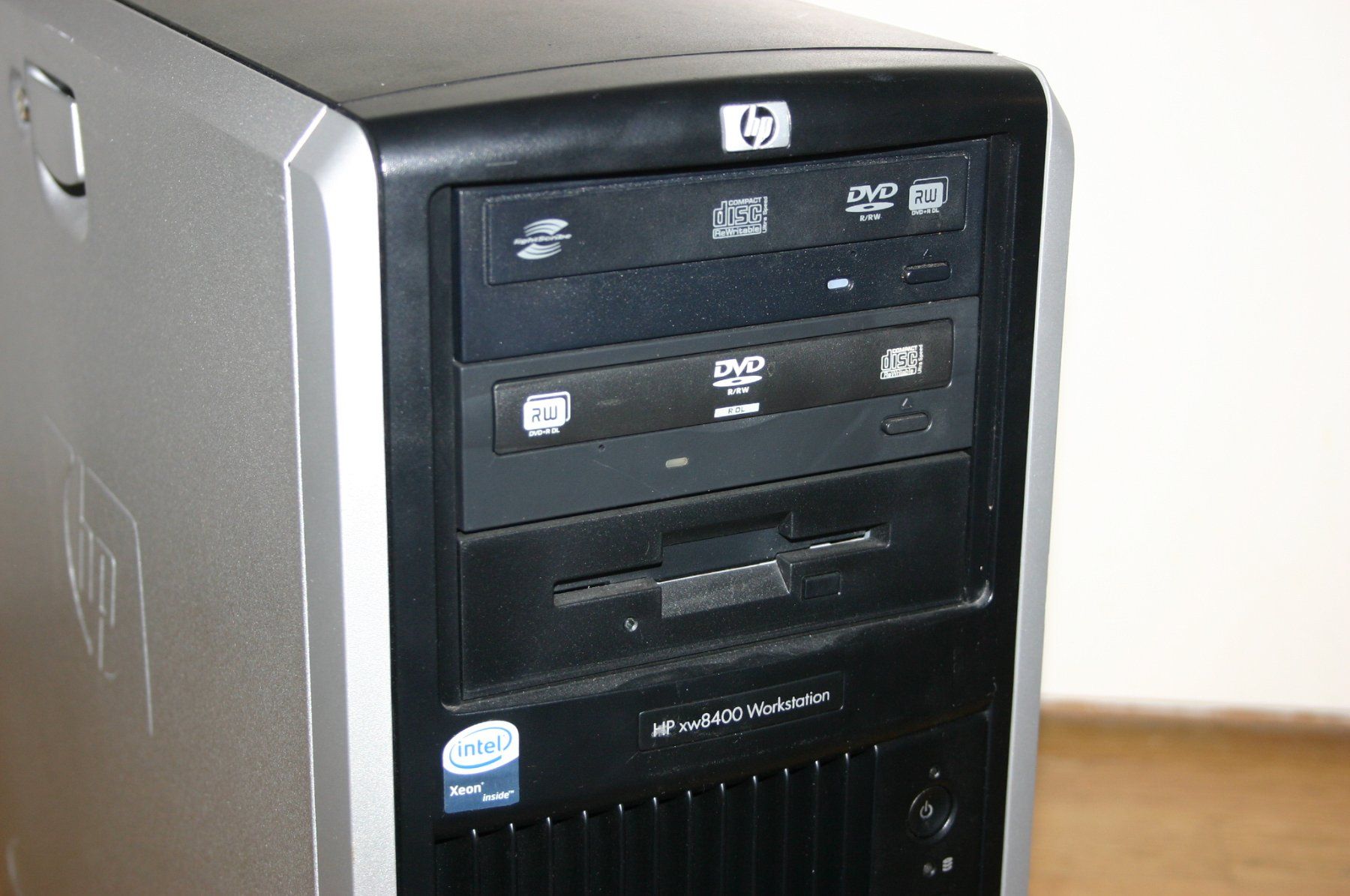 Hewlett Packard PC: HP XW8400 Server-PC mit 2 Prozessoren, Win7, 10 oder Win11 – Usato da Stettlen venduto da Bigjm 1