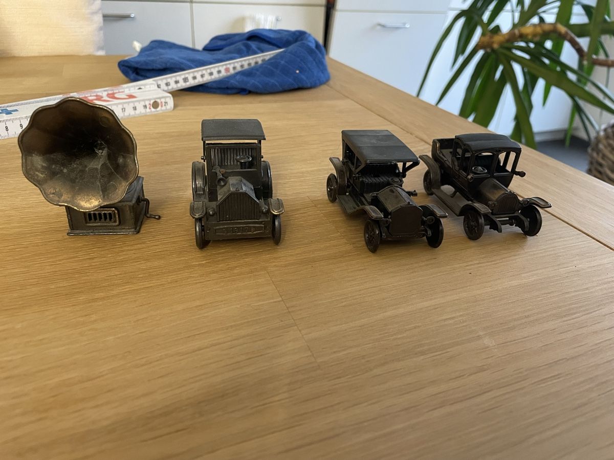 Temperini: Antike Bleistiftspitzer, 3 Oldtimer Autos +Grammophon – Usato da Aarau Rohr venduto da keedom 6