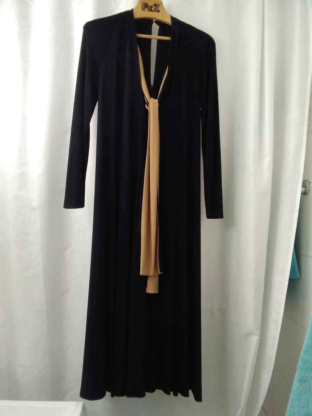 Kleider: ELEGANTES DAMENKLEID – Gebraucht aus Muri BE von Alk
