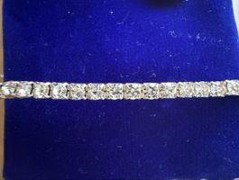 Elastisches Armband mit Swarovski Kristallen – Neu