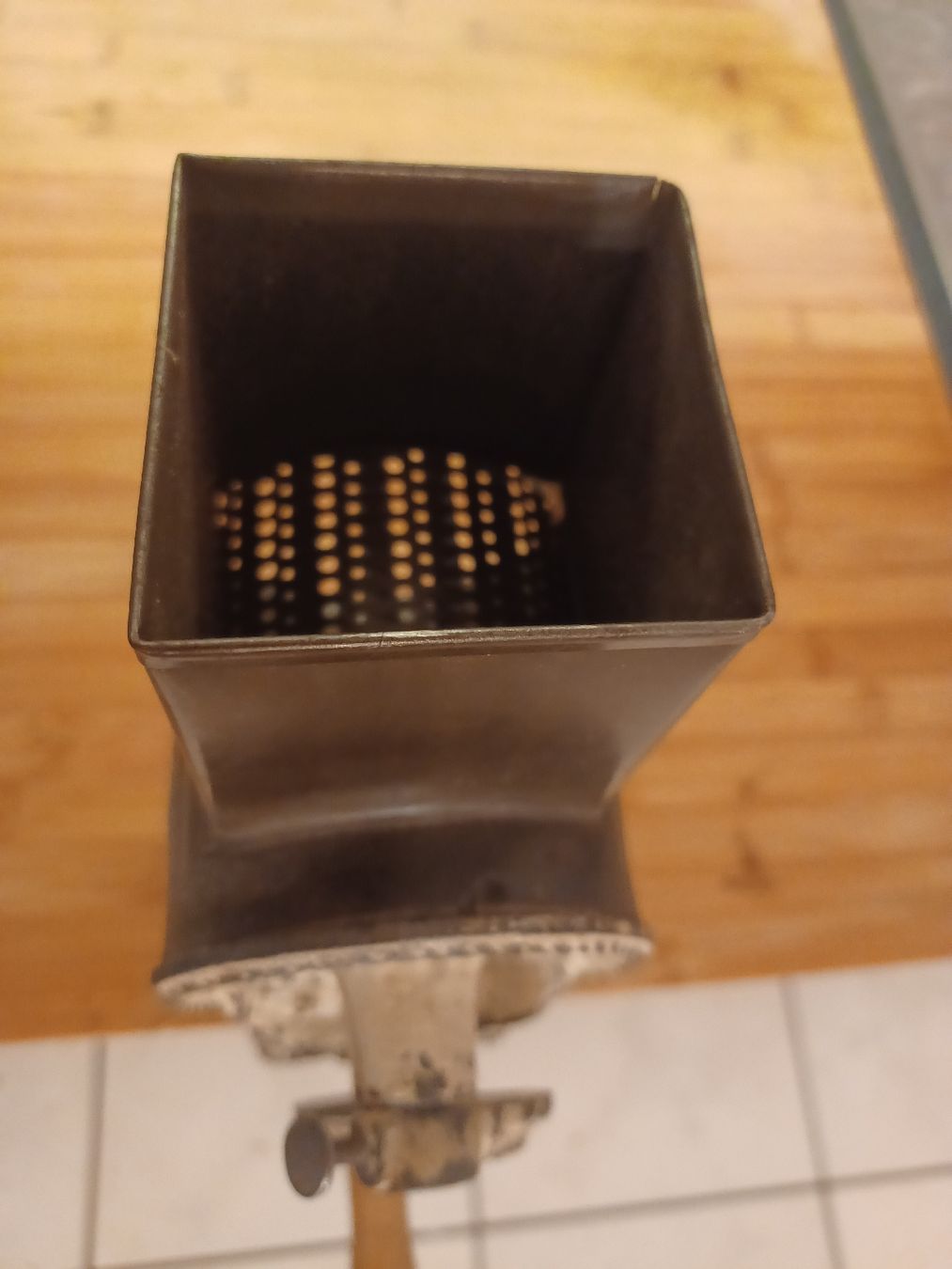 Appareils de cuisine: Antike Käse Reibe ca 1940 – D'occasion à Merenschwand par KbVl 3