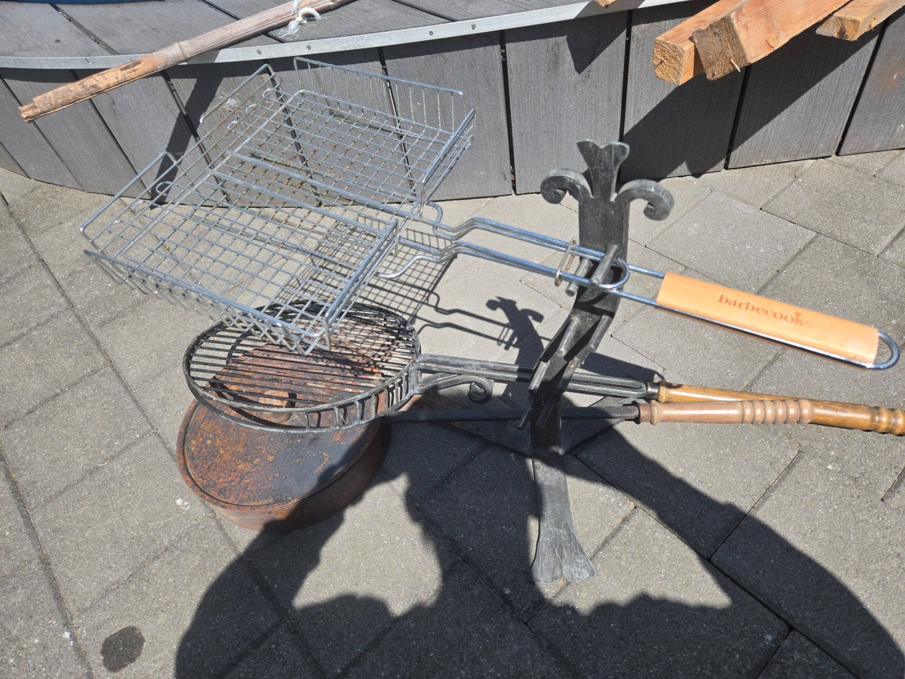 Griglie: Grillvorrichtung . Ständer , Grillrost , – Usato da Oberglatt ZH venduto da albarpitsch 4
