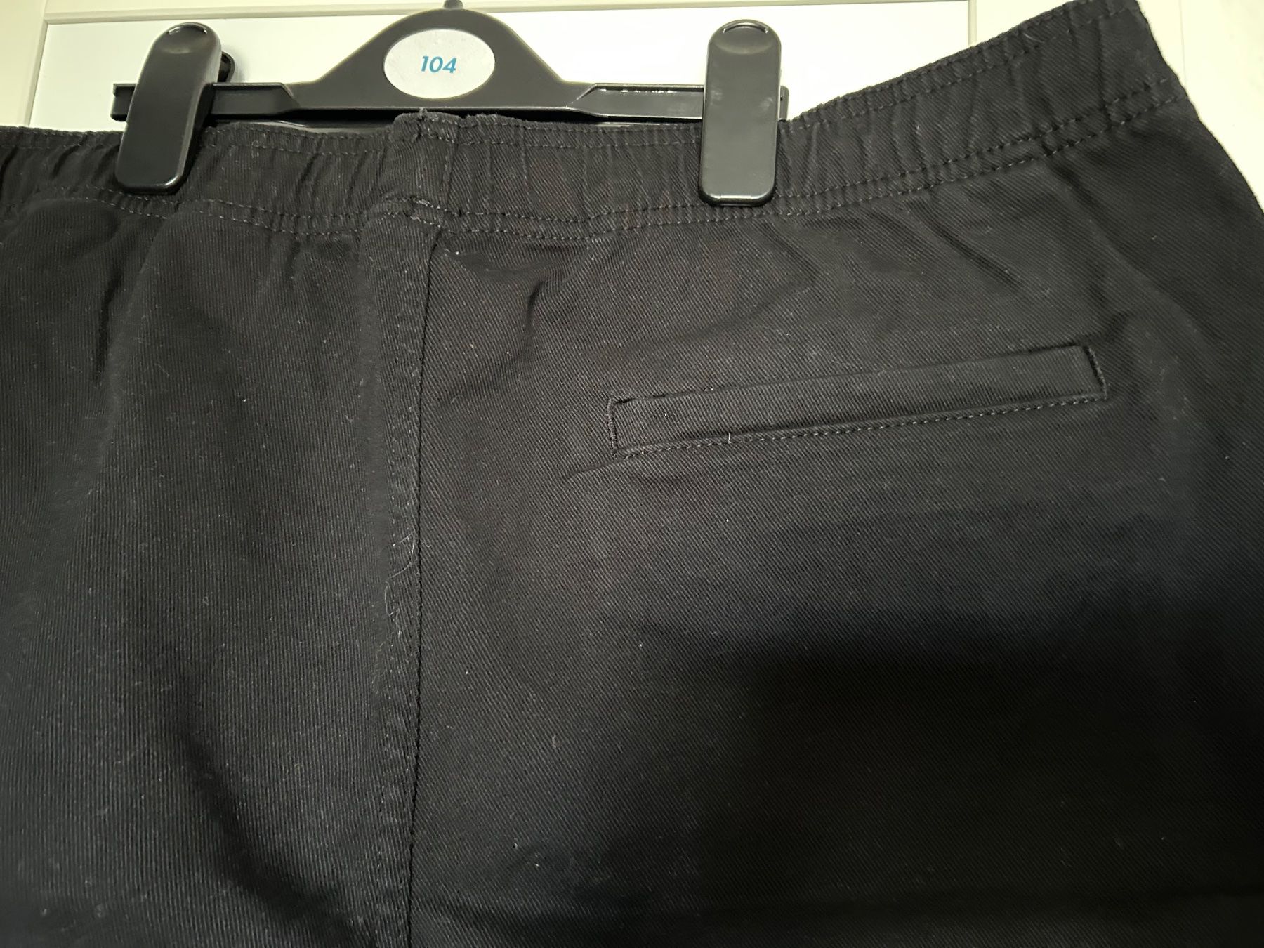 H&M Pantaloni: Kurze Hose Schwarz L – Usato da Therwil venduto da erm_dg6q 2