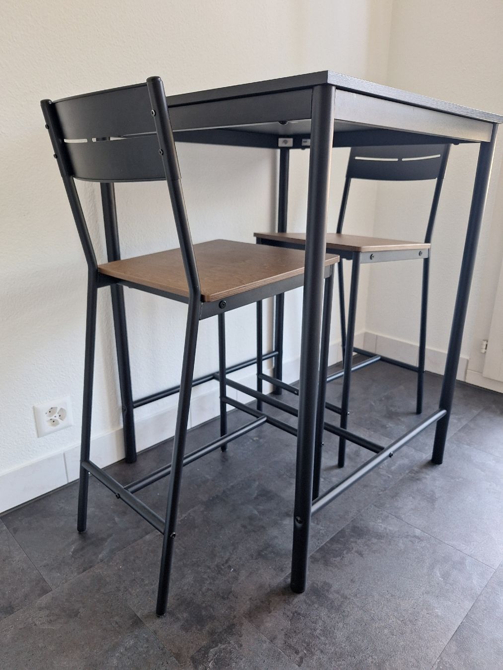 Conforama Tischset: Bartisch mit 2 Stühlen – Gebraucht aus Kriens von pat_5w8t 1