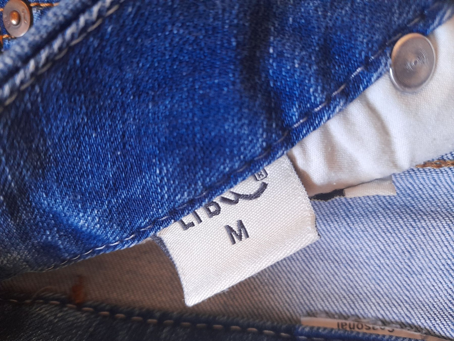 Jeans: Jeans-Shorts (Grösse M) – Gebraucht aus Luzern von anni. 1