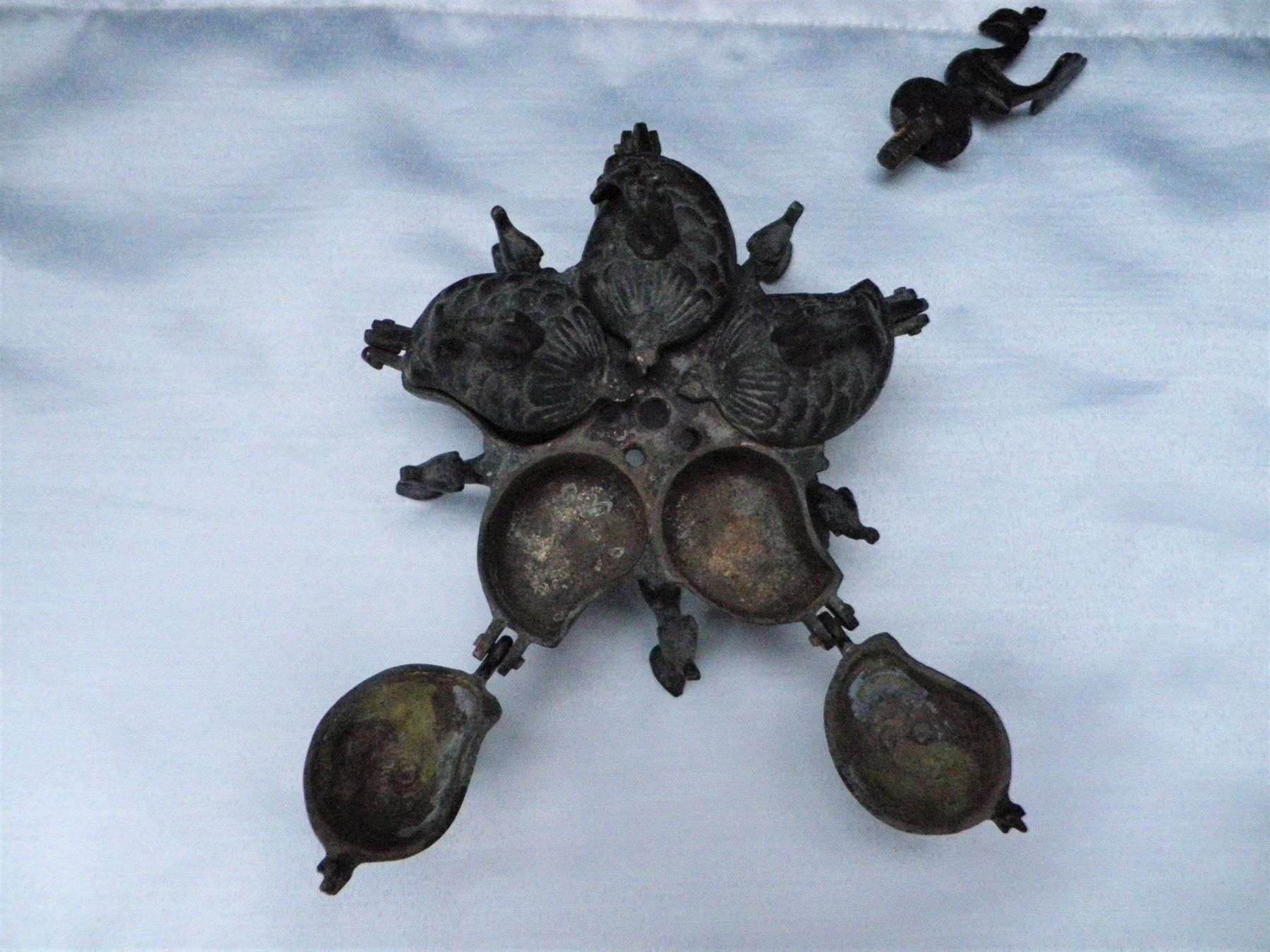 Statuette: Indische Gewürz- oder Farb-Dose alt – Usato da Reinach BL venduto da Annodomini 8