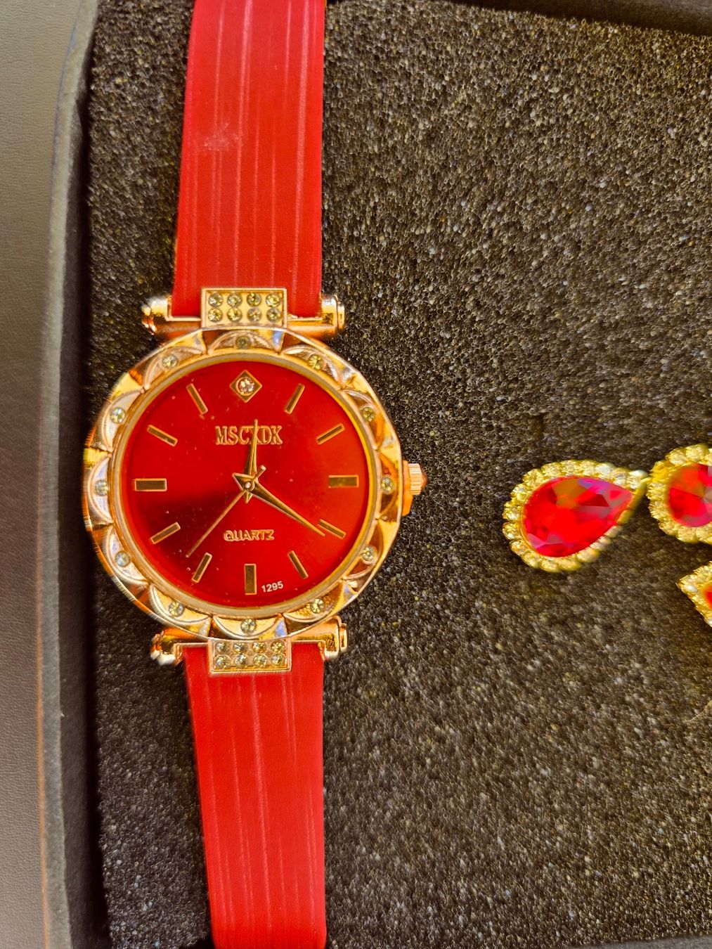 Orologi: Schmuckset rot mit Uhr – Nuovo e nell'imballaggio originale da Würenlos venduto da sul_cm8q 2