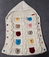 Handgestrickte Babydecke mit Bären