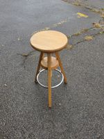 Drehhocker aus Holz höhenverstellbar gebrauchter Zustand