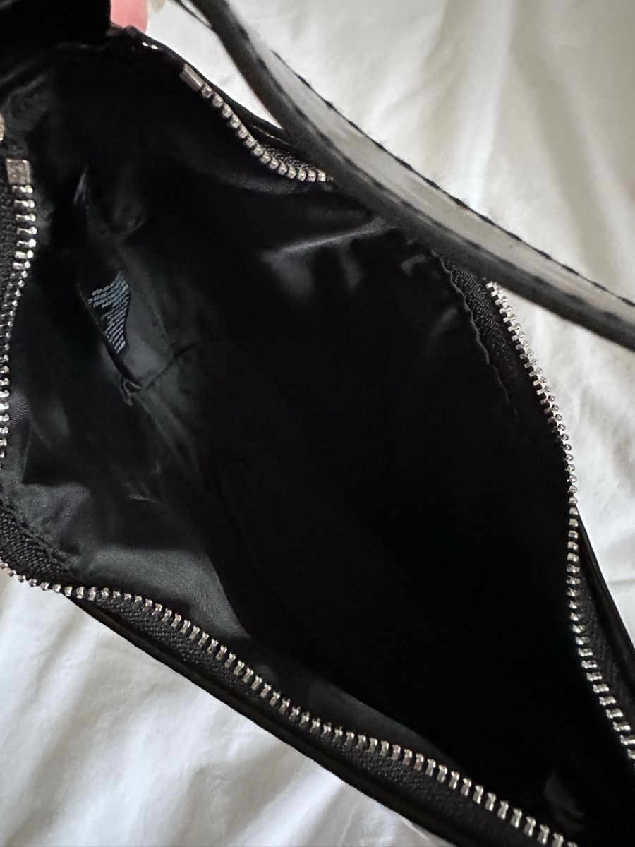 H&M Borse da donna: H&M Schwarze Lackleder-Umhängetasche – Nuovo (secondo la descrizione) da Zürich venduto da ElissZurich 4